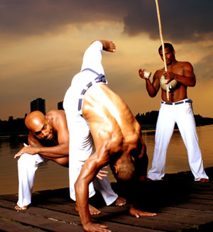 http://duniajenksri.files.wordpress.com/2009/05/capoeira-3.jpg